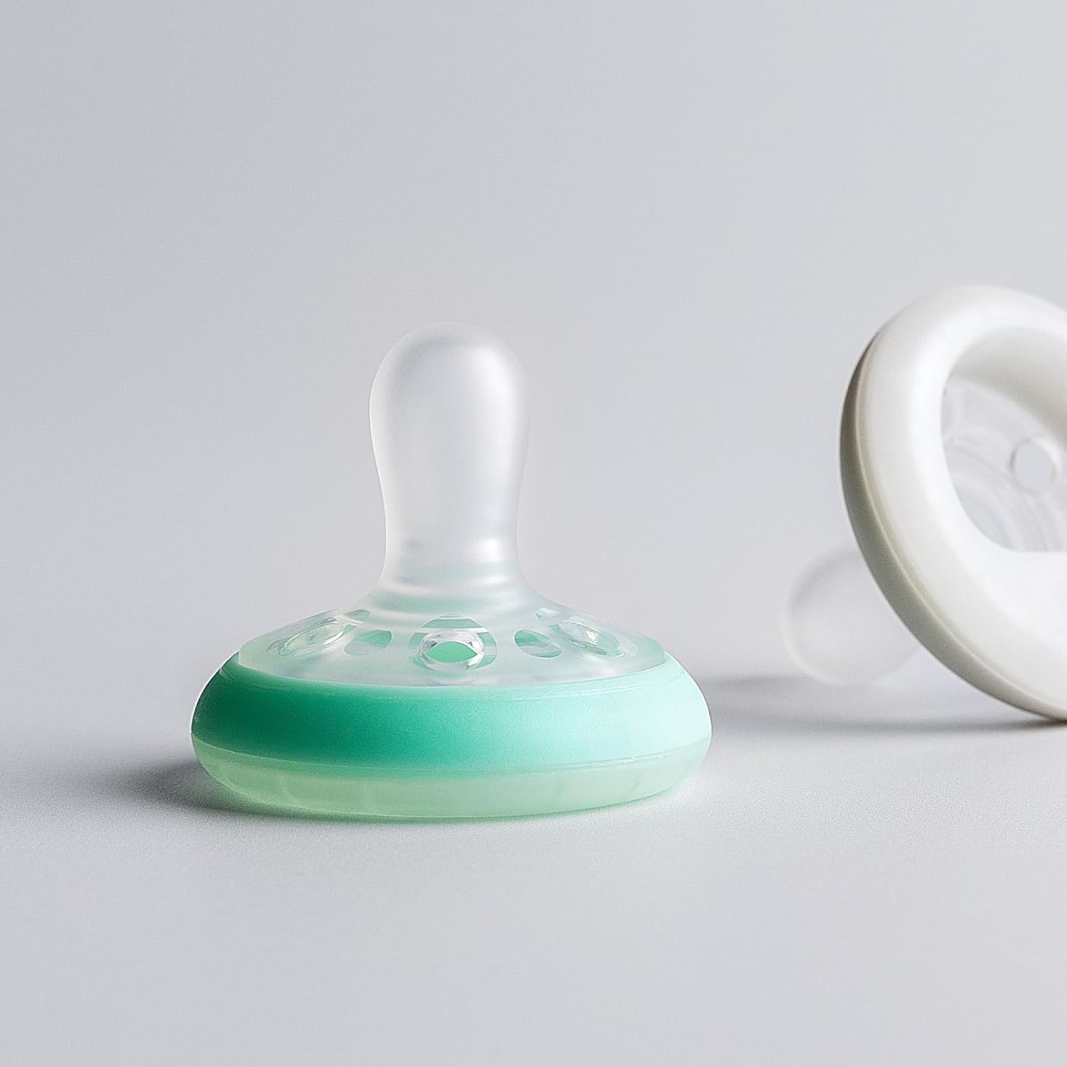 image:imageTommee Tippee BreastLike Night Pacifier 618 Months BreastLike Baglet BPAFree Binkies Glow in The Dark Technology PinkYellow Pack of 4